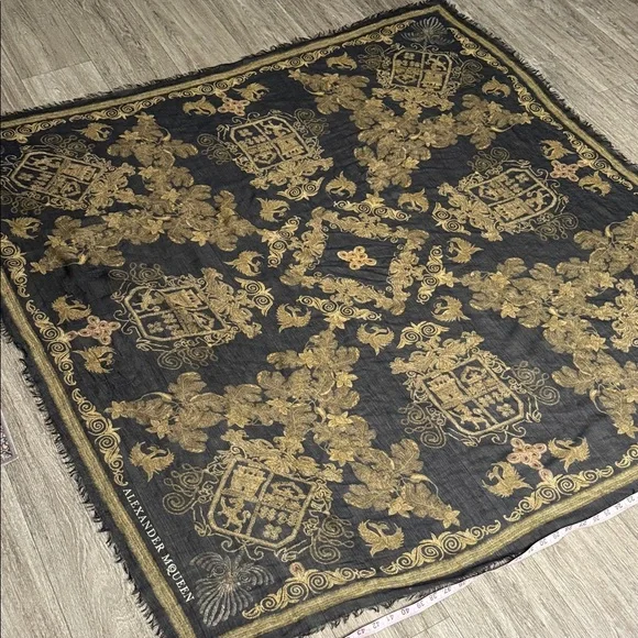 Alexander McQueen Black and Gold Patterned scarf - Picture 8 of 12